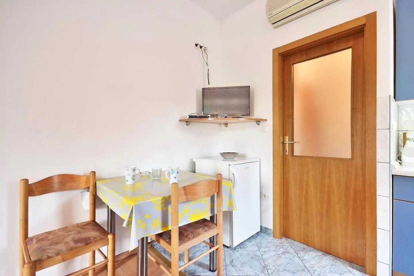 Apartment Toma Omis Exterior photo