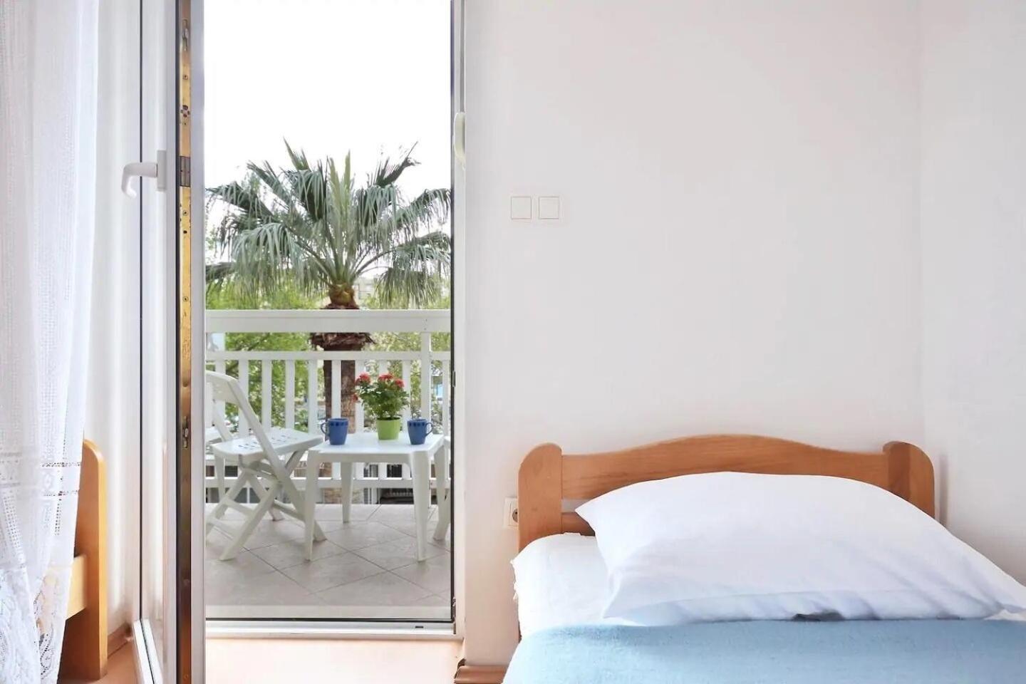 Apartment Toma Omis Exterior photo