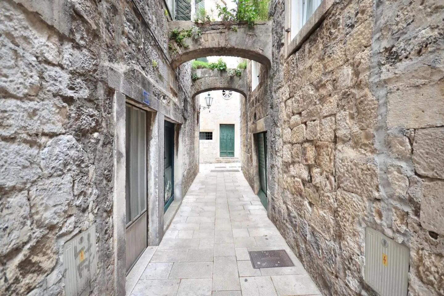 Apartment Toma Omis Exterior photo